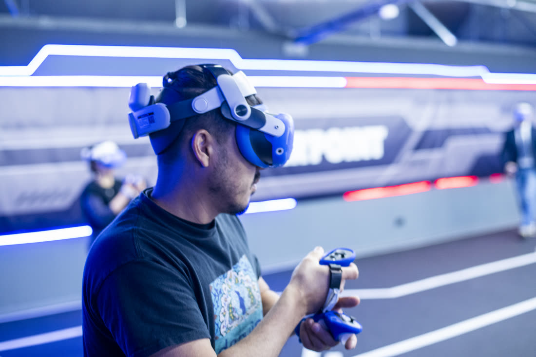 Spieler mit VR-Headset im Varpoint