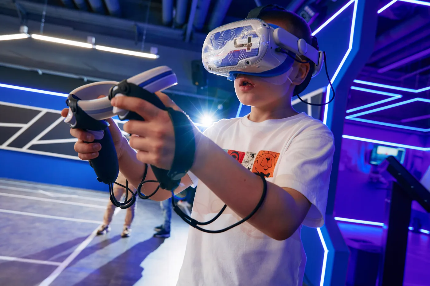 Personen mit VR-Controllern beim Geburtstag in Reinickendorf